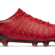 Nike Hypervenom Phantom 3 FG rouge, le modèle fétiche de Michael Olise, vue de profil