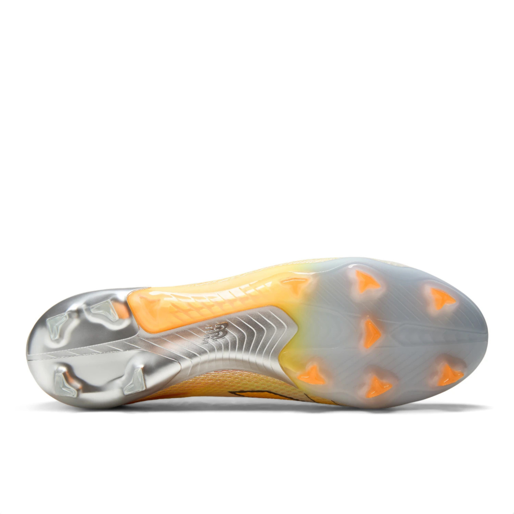 Semelle de la New Balance Furon v9 Elite FG avec ses crampons en forme de T