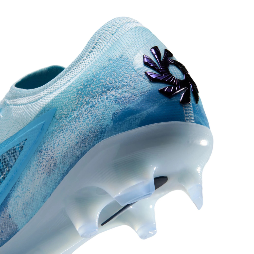 Talon de la Nike Phantom 6 Elite Haaland bleue avec le logo d'Erling Haaland