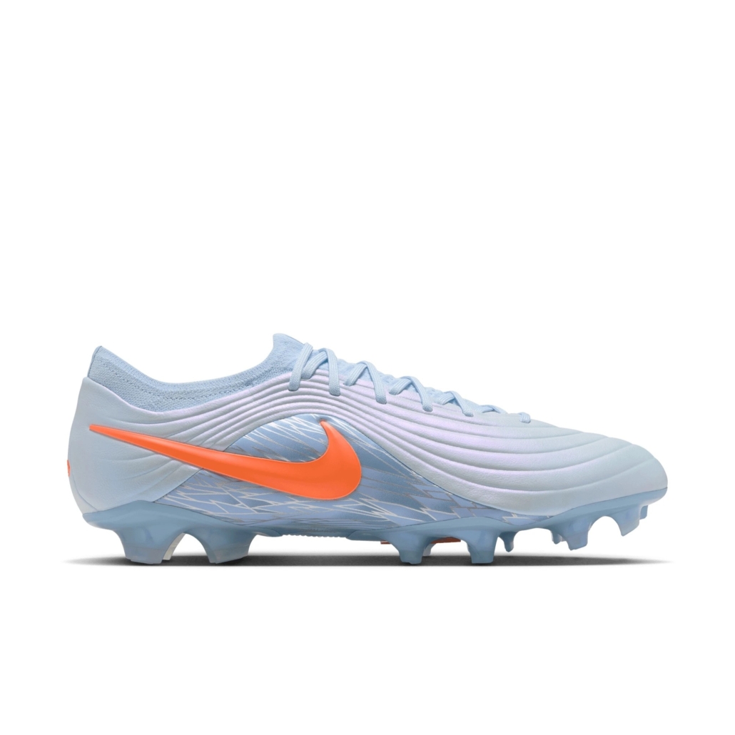 Nike Tiempo Maestro Elite FG du United Pack 4, bleu clair avec Swoosh orange
